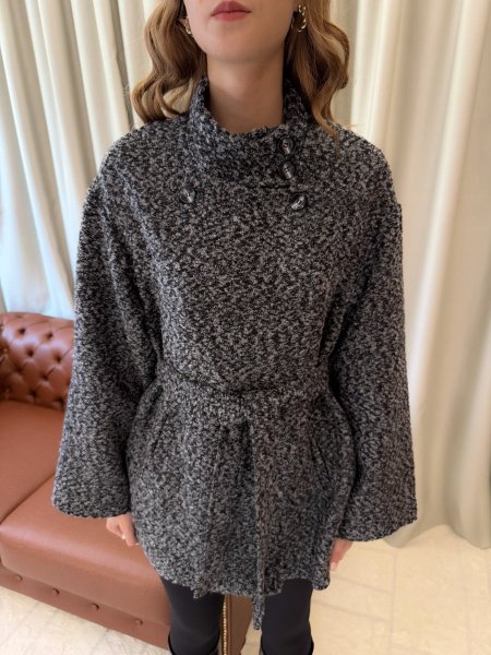 جاكيت أنثوي بقصّة راقية وحزام