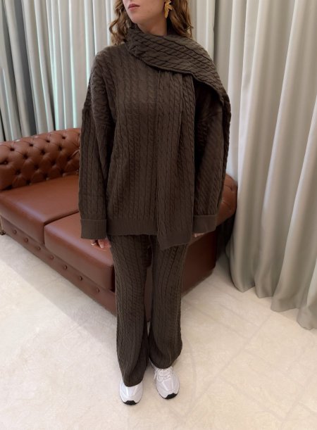 طقم تريكو مجدل مع شال