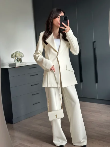 طقم رسمي ناعم كريمي