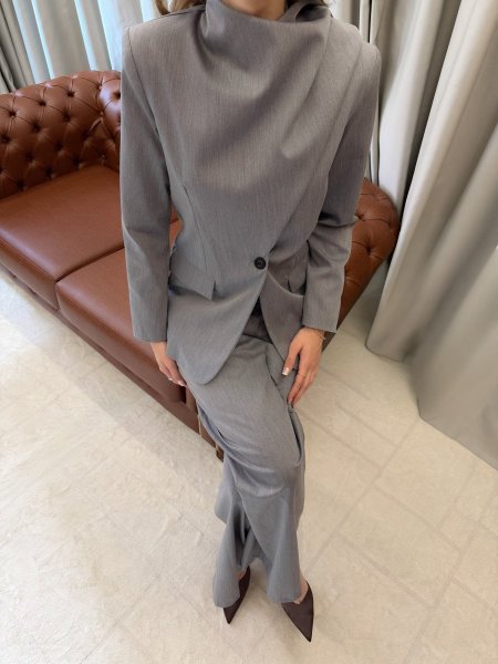 طقم رمادي - قبة شال