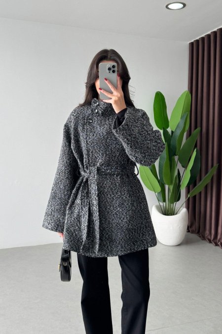 جاكيت أنثوي بقصّة راقية وحزام