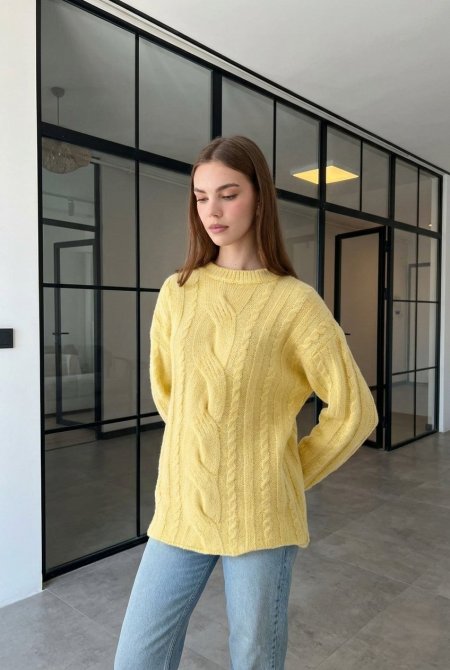 كنزة تريكو مضفّرة