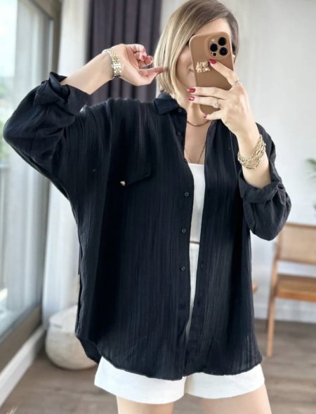 قميص قطن بأزرار ذهبية