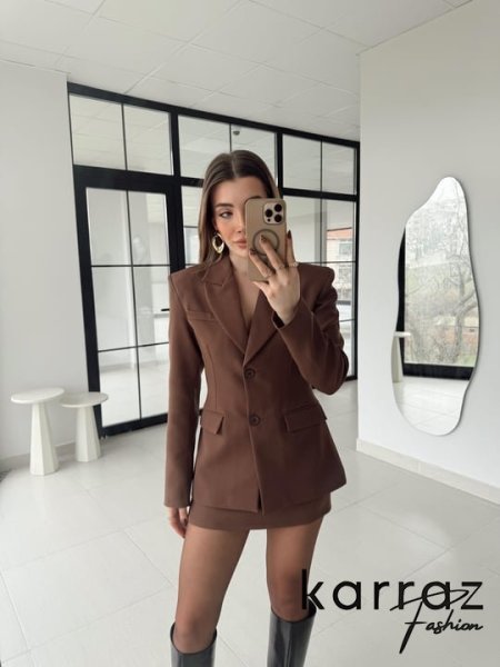 طقم بليزر و تنورة