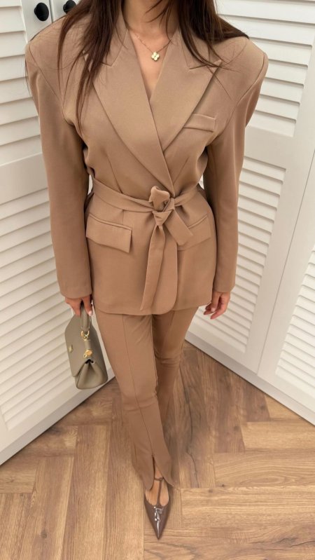 طقم قصة ZARA الجديدة