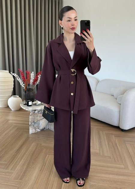 طقم بحزام ذهبي